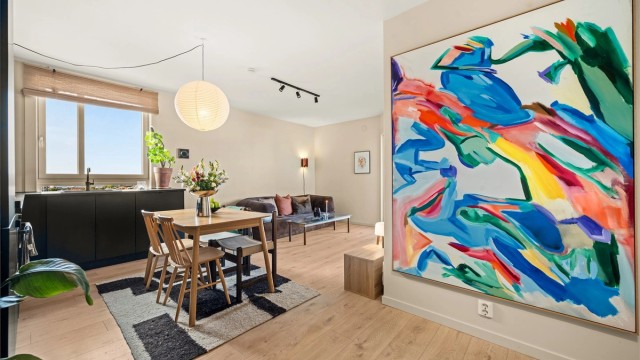 Stuen er boligens sosiale samlingspunkt med plass til å møblere i soner.
