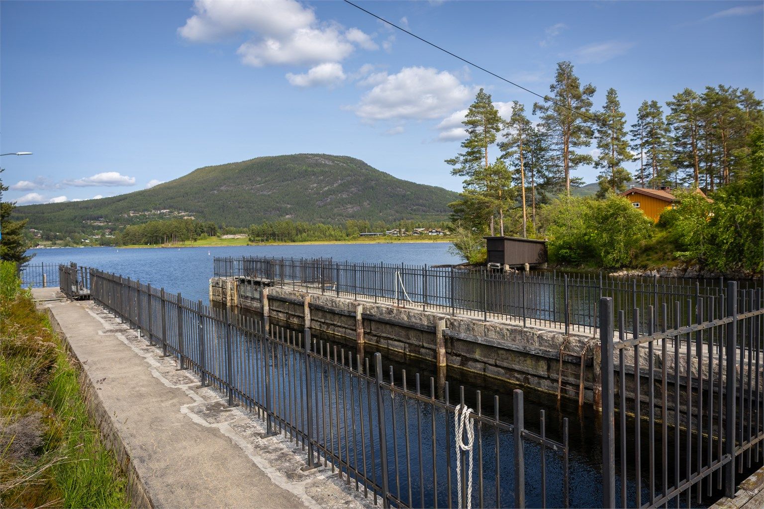 Sluse nede ved Vråvatn