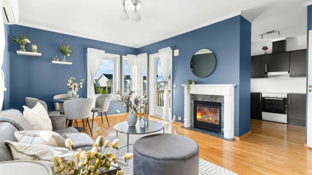 Velkommen til Grønbakken 31C! Leiligheten har en svært sentral og god beliggenhet, kun 1 km fra Årnes sentrum!