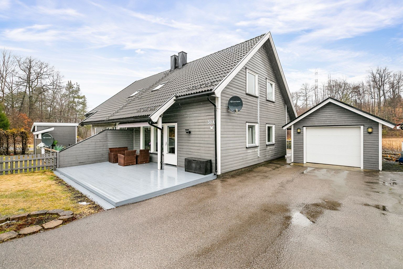 30A utgjør tomannsboligens sydlige halvdel og inneholder en familieorientert romløsning med blant annet tre store soverom.