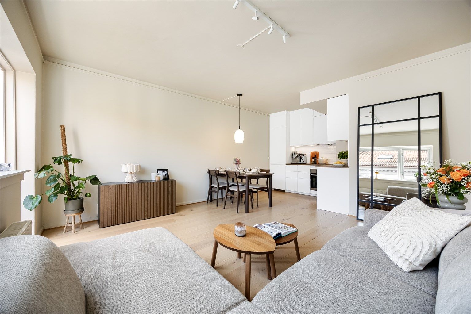 Et sosialt og hyggelig rom med plass til å invitere venner og familie til hyggelige sammenkomster.