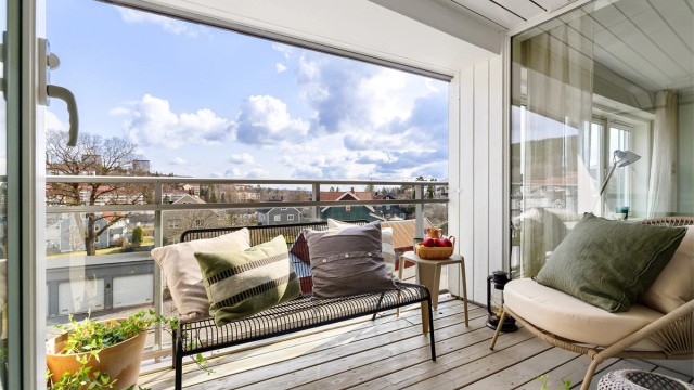 Lekker 3-roms selveierleilighet med usjenert balkong og flott utsikt