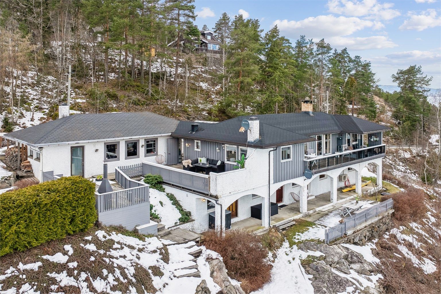 Velkommen til Torvvikveien 59! Presentert av eiendomsmegler Anniken Øderud v/Krogsveen Nesodden. Foto: Per O. Skjellnan v/Efkt