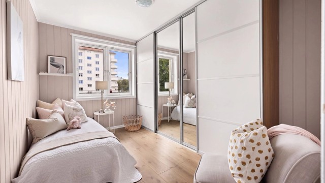 Soverom nr to har også god størrelse og stor skyvedørsgarderobe