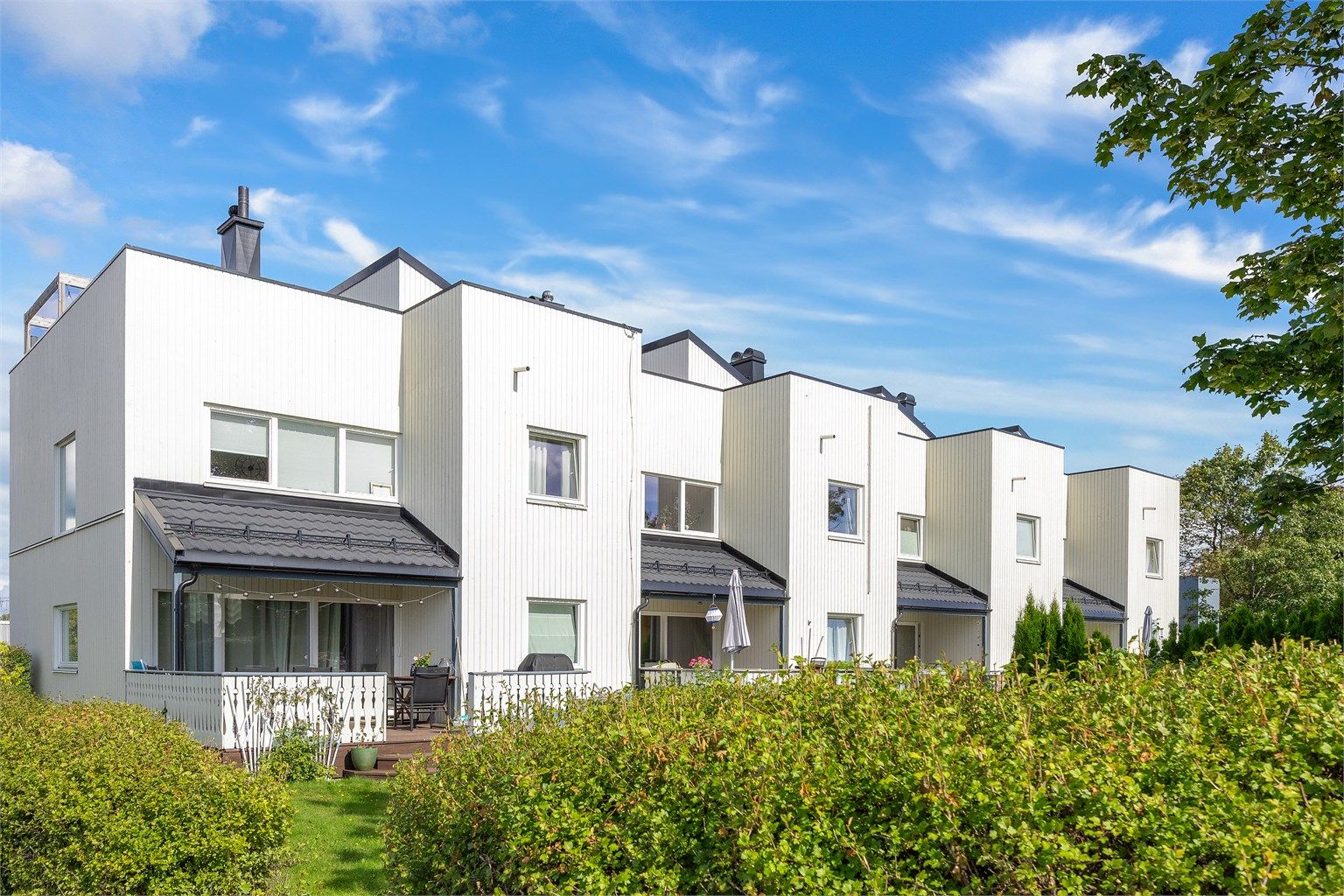 Leiligheten er en del av Holtgrenda borettslag som består av 93 andelsboliger på Holt vestvollen