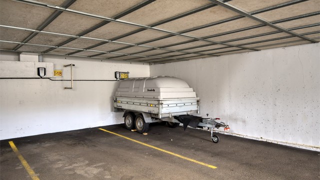 Fast parkeringsplass (nr. 209) i felles garasjeanlegg med installert elbillader.