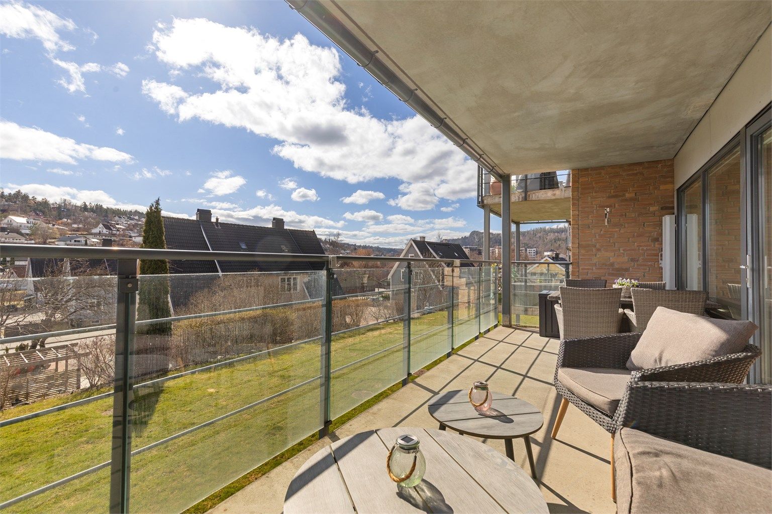 Her er det god plass til diverse utemøbler