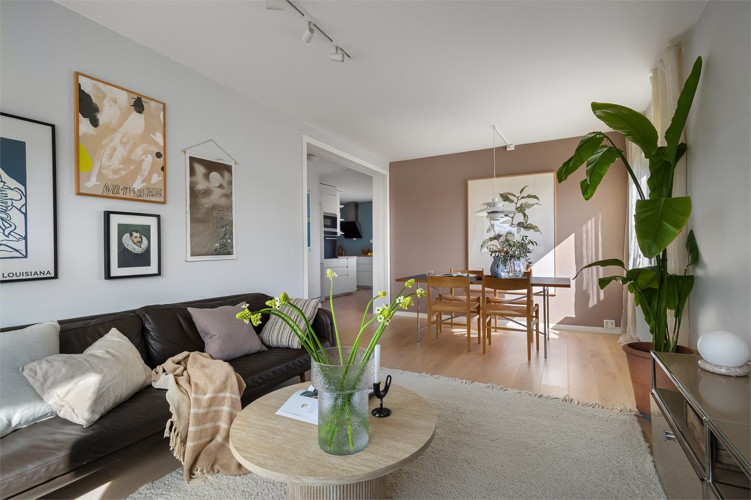 Velkommen til Traverveien 21 - presentert av Hanne Pettersen i Krogsveen - Foto: Lasse Lerdahl