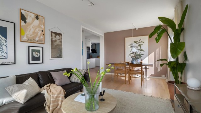 Velkommen til Traverveien 21 - presentert av Hanne Pettersen i Krogsveen - Foto: Lasse Lerdahl