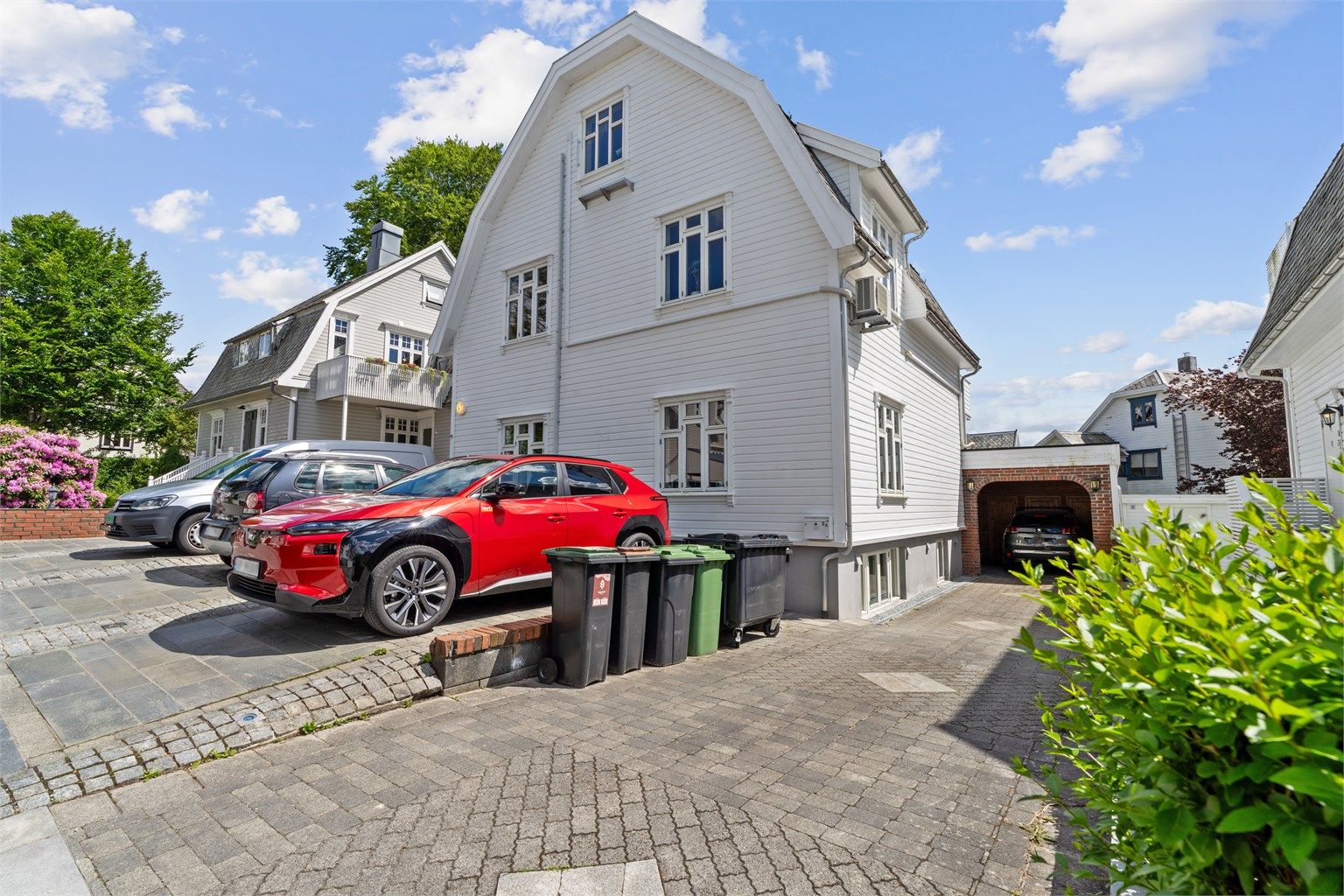 Eiendommen ligger sentralt på Storhaug, med gangavstand til Stavanger sentrum og alle servicetilbud.