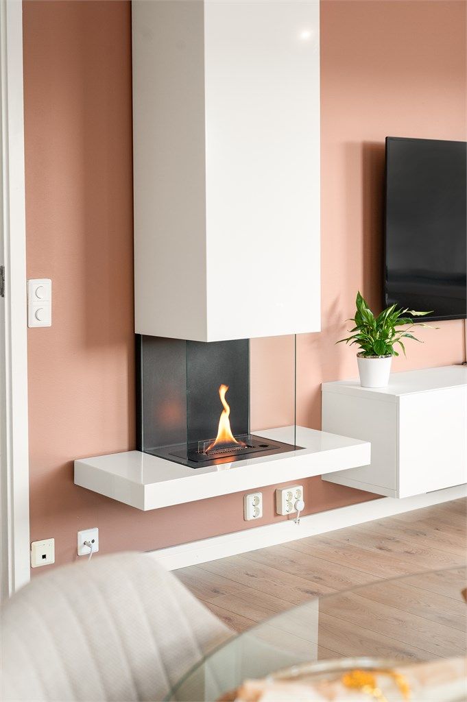 En integrert Tenderflame veggpeis skaper en lun og hyggelig atmosfære.