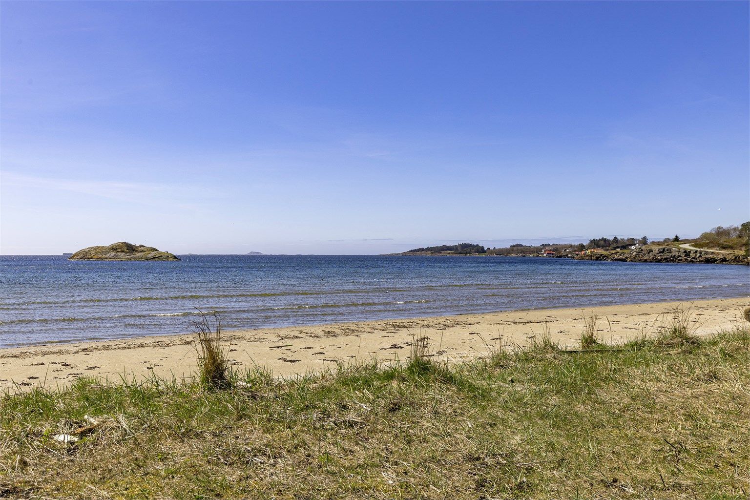 Fra leiligheten er det kun en kort spasertur ned til vakre Vistestranda.
