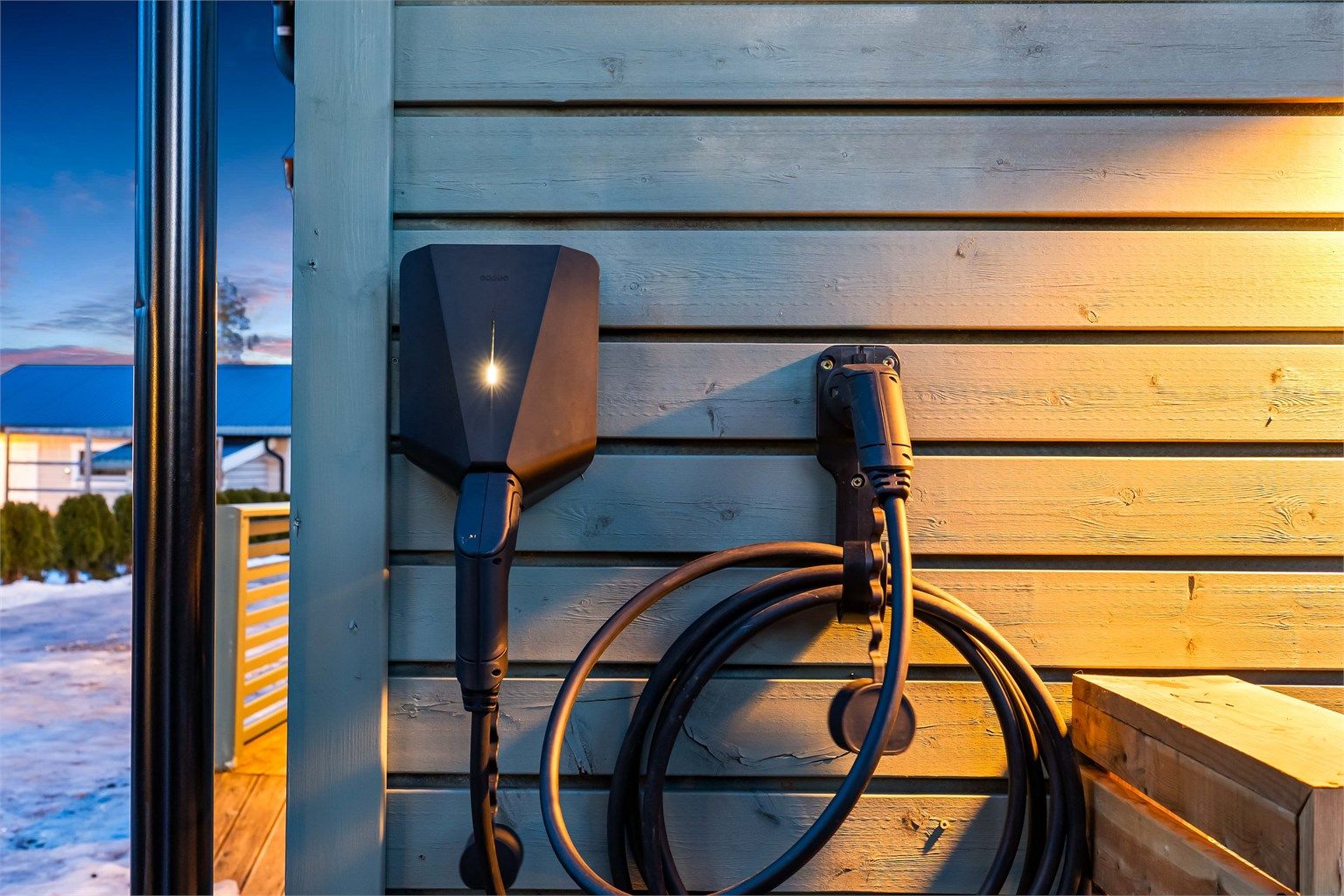 Elbillader følger boligen. 