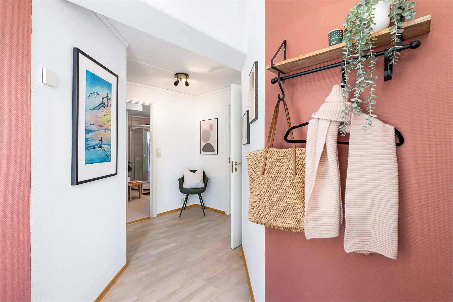 Også her moderne fargevalg som gir leiligheten et fint uttrykk. 