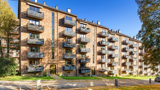 Bygget er en del av et velholdt aksjeselskap og ligge rundt den idylliske Normannsparken. Beboerne har i tillegg tilgang til felles trimrom, vaskeri og sykkelhus.