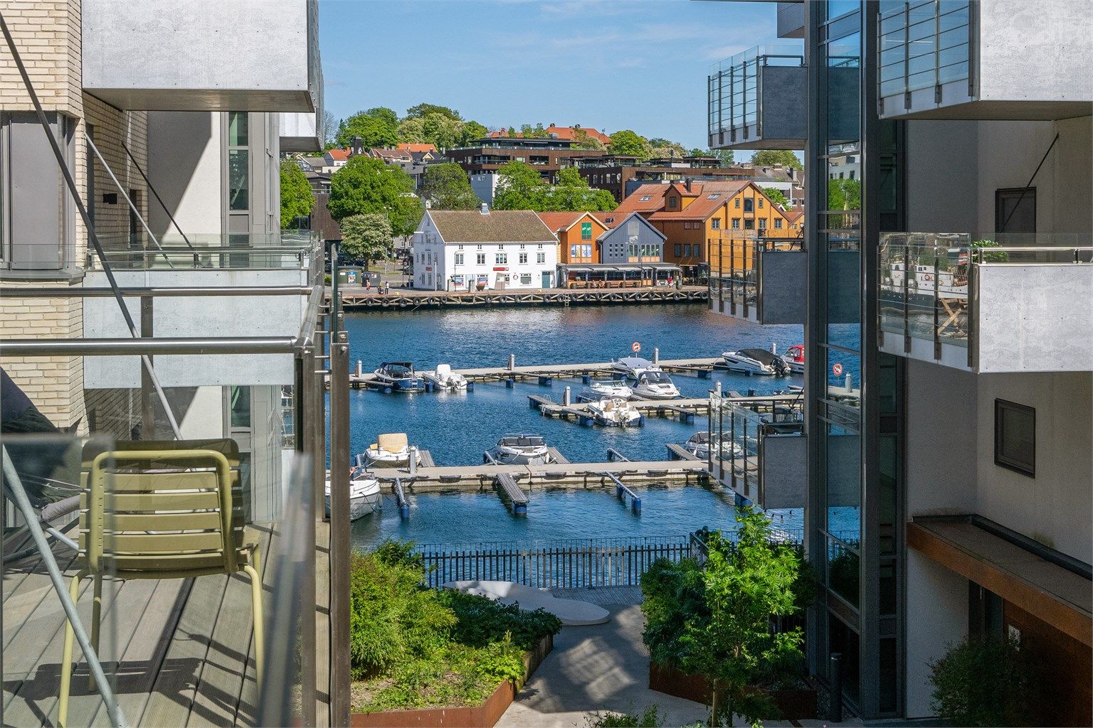 En super beliggenhet ved bystranden og den nye parken på Kaldnes. Her bor du svært sentralt med få skritt til Tønsberg brygge og bysentrum, over gangbroen ved Kaldnes Brygge.