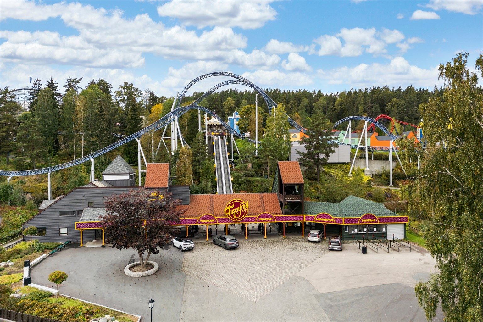 Det er kun ca. 6 minutter å kjøre til Tusenfryd fra boligen.