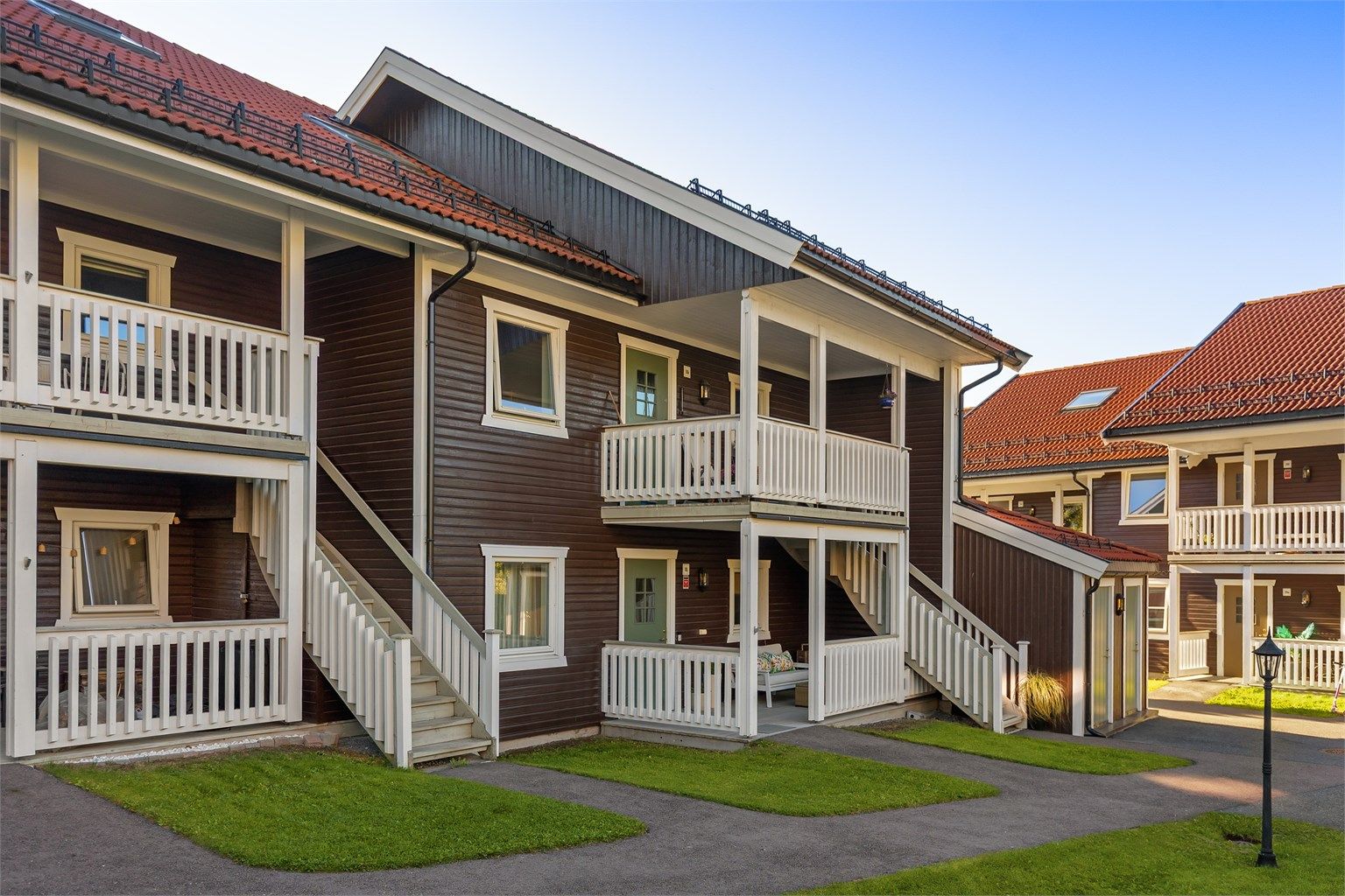 Dette er boligen for deg som ønsker å bo tett på naturen, men samtidig ønsker nærhet til gode servicefasiliteter på Bekkestua