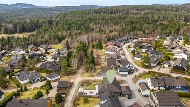 Nærhet til flotte markaområder med merkede stier, lysløyper og turveier.