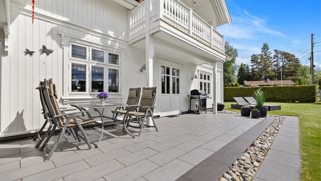 Terrassen er totalt på 44 m² og har flislagt gulv.