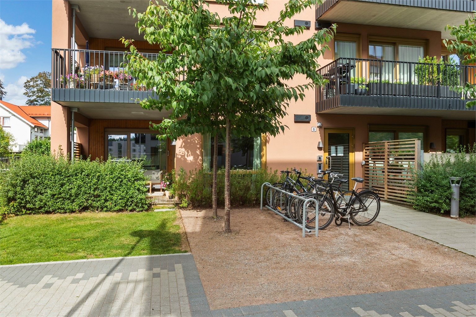 Sykkelparkering på fellesområdet.