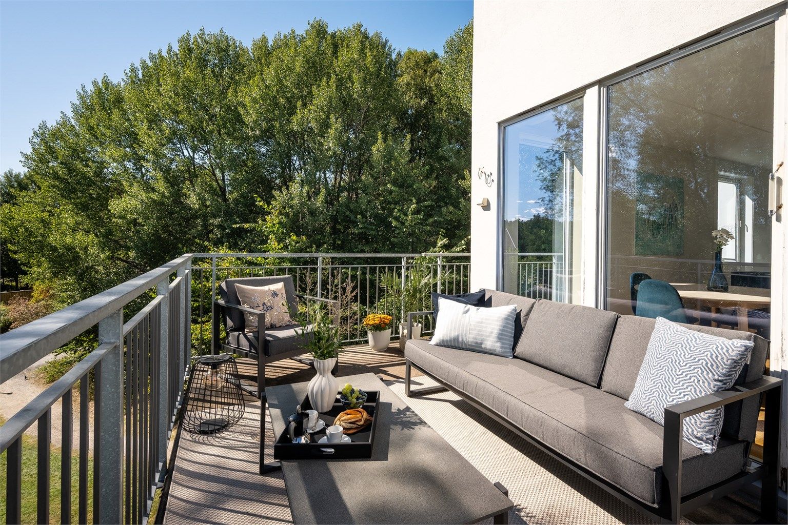 Velkommen til Frysjaveien 27 A – en meget flott selveierleilighet med attraktiv og idyllisk beliggenhet på Frysja.