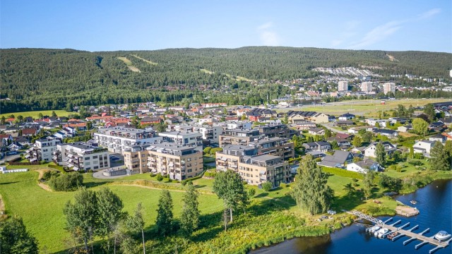 Det er flotte turmuligheter i "elveparken" langs elva