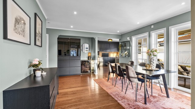 Gjennomgående parkett på gulvet binder sonene sammen.