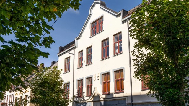 Leiligheten ligger i byggets 2. etasje.