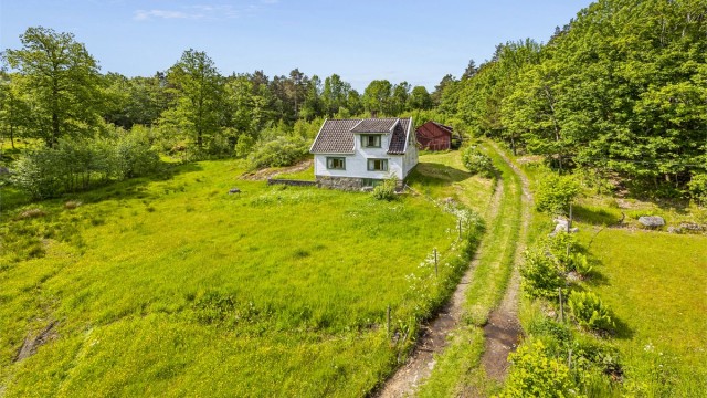 Sjarmerende renoveringsobjekt med låve