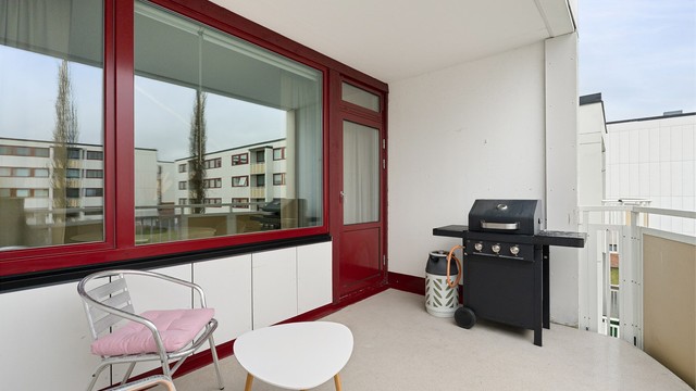 Balkongen vil på sommerstid oppleves som en fin forlengelse av oppholdsrommet.