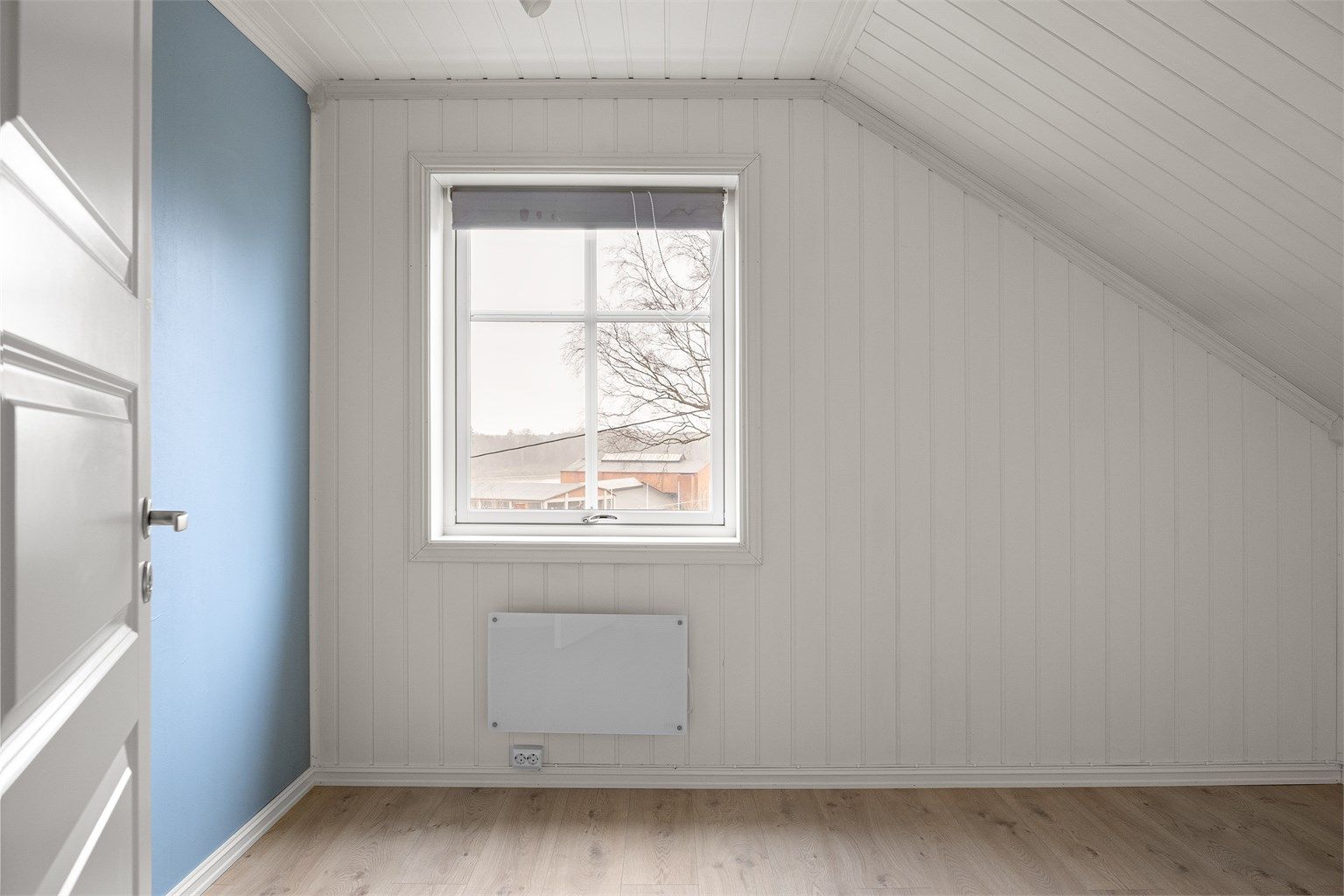 Soverommene er i praksis av identisk størrelse, dette tilknyttet kjøkkenet.