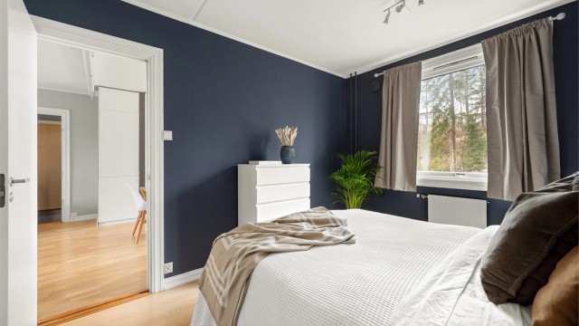 Soverommet ligger vendt mot rolige omgivelser.
