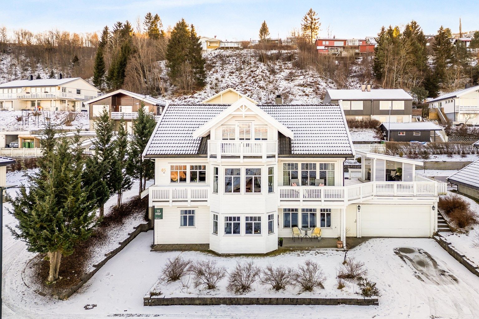 Velkommen til Saksviklia 65 - og denne flotte eneboligen beliggende i et veletablert og ettertraktet område på Saksvik!