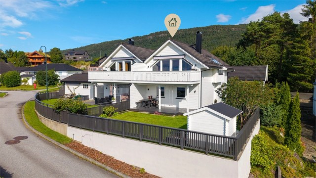 Velkommen til Hjelldalen 34A presentert av Eiendomsmegler/Daglig leder Preben Willmann