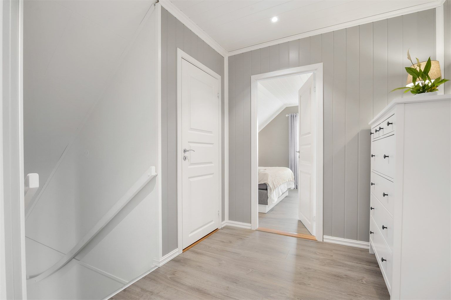 Gangen i andre etasje binder sammen soverommene og badet.