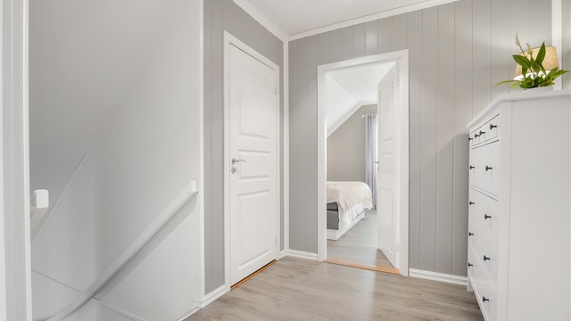 Gangen i andre etasje binder sammen soverommene og badet.