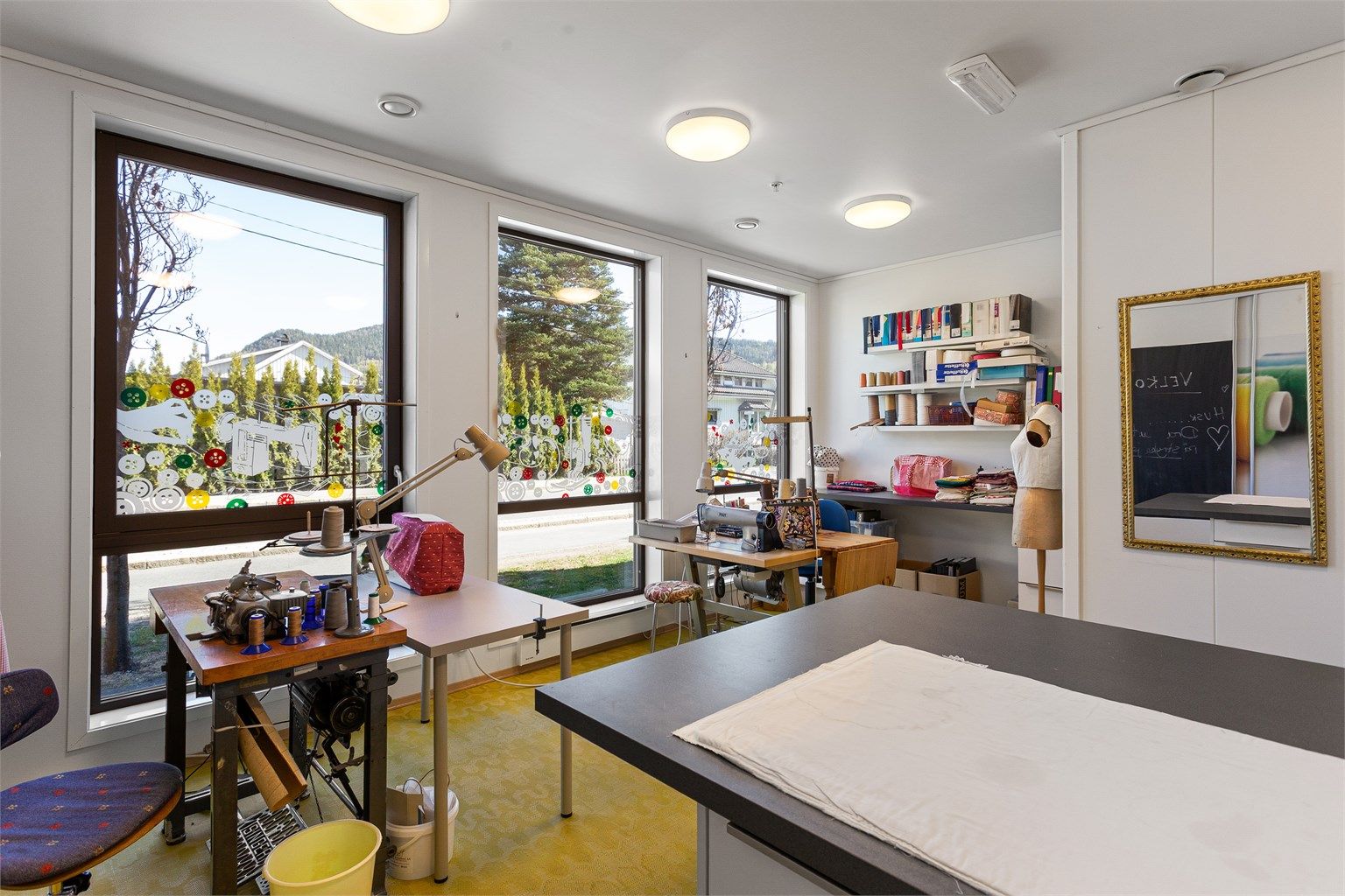 Sameiet har til og med en egen systue, som understreker det unike tilbudet av fellesfasiliteter.