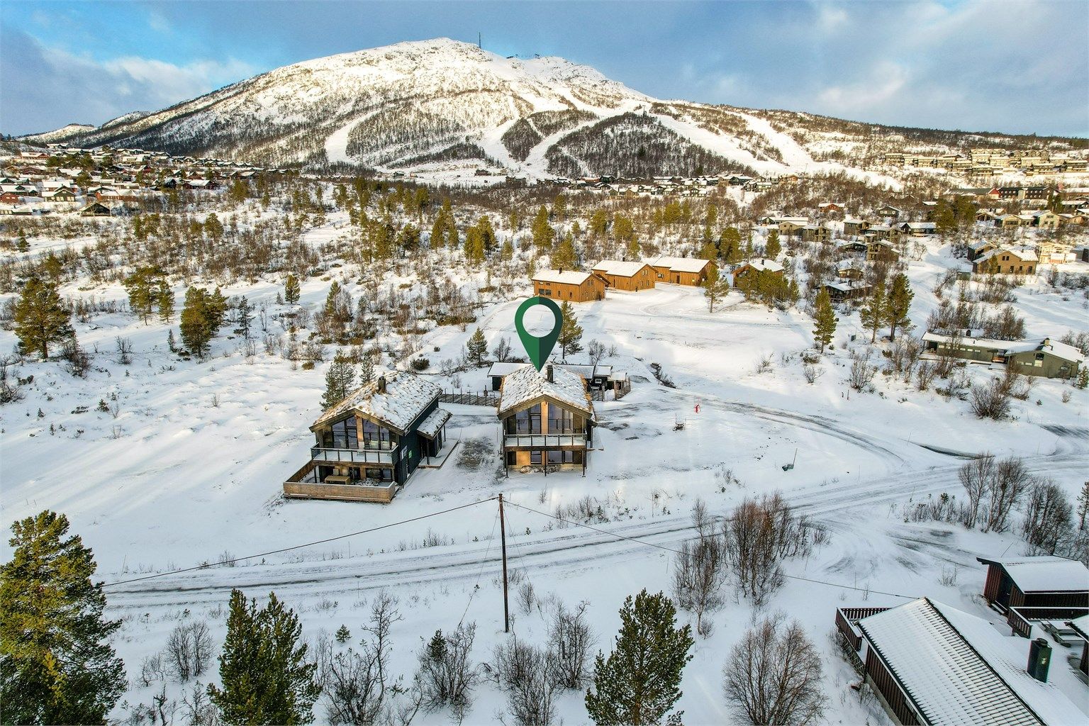 Sentral beliggenhet rett ved skiløypa og gåavstand til skisenteret.