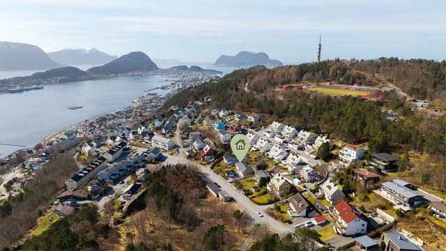 Dronebilde av boligområdet på Fjelltun tatt fra øst mot vest