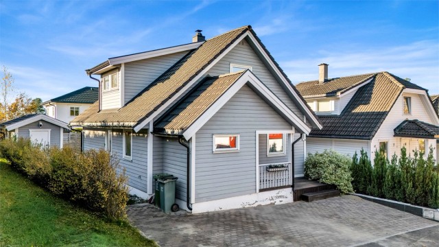 Eiendomsmegler Krogsveen v/Eskil R Tyskeberget ønsker velkommen til Asaktoppen 45