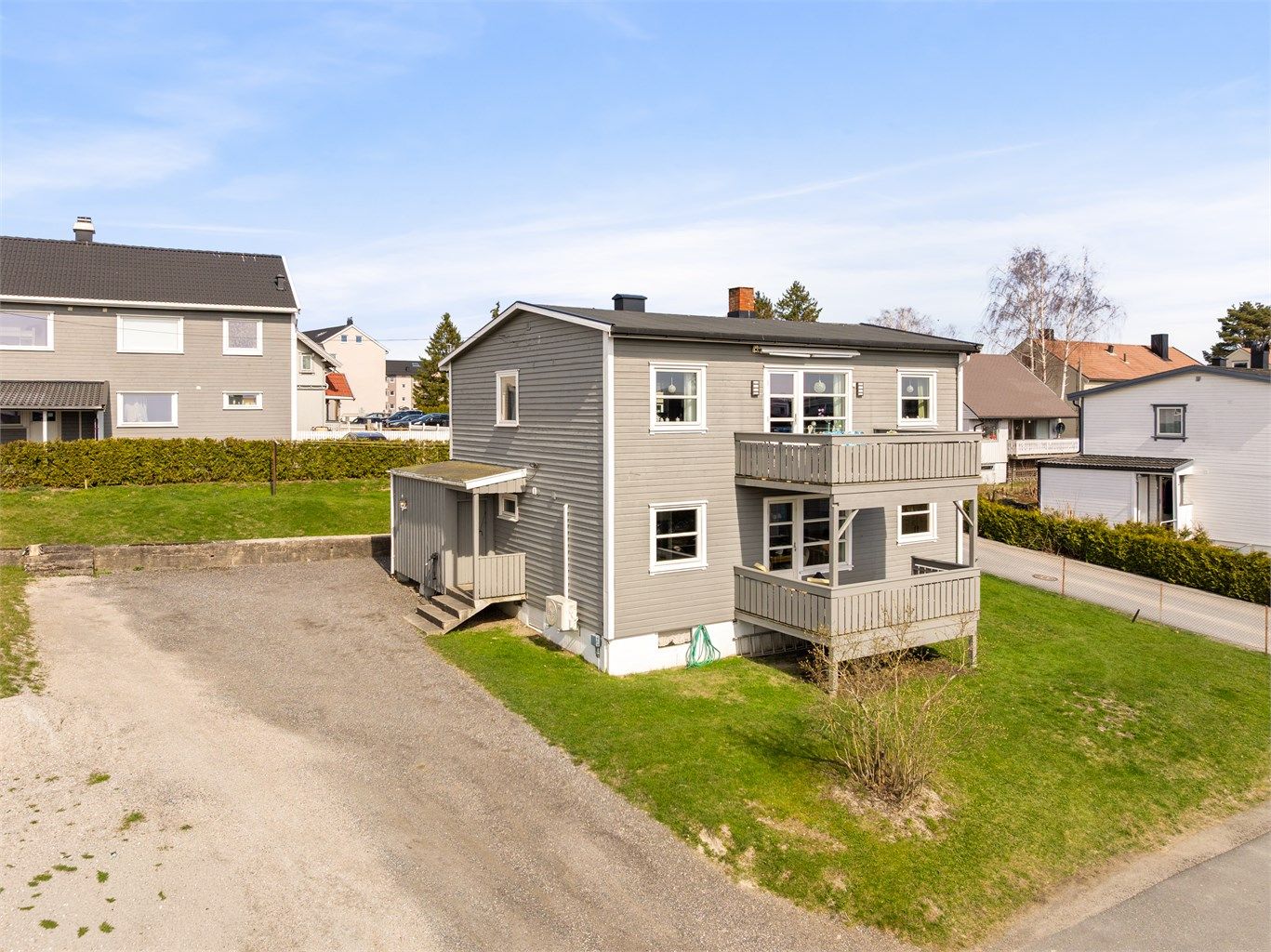 Tomannsboligen ble rundt 2006/2007 ombygget til nåværende stand, med én leilighet i hver etasje. Fotograf; Kristoffer Kristiansen.