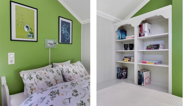 Praktisk løst med plassbygd seng og hyller.