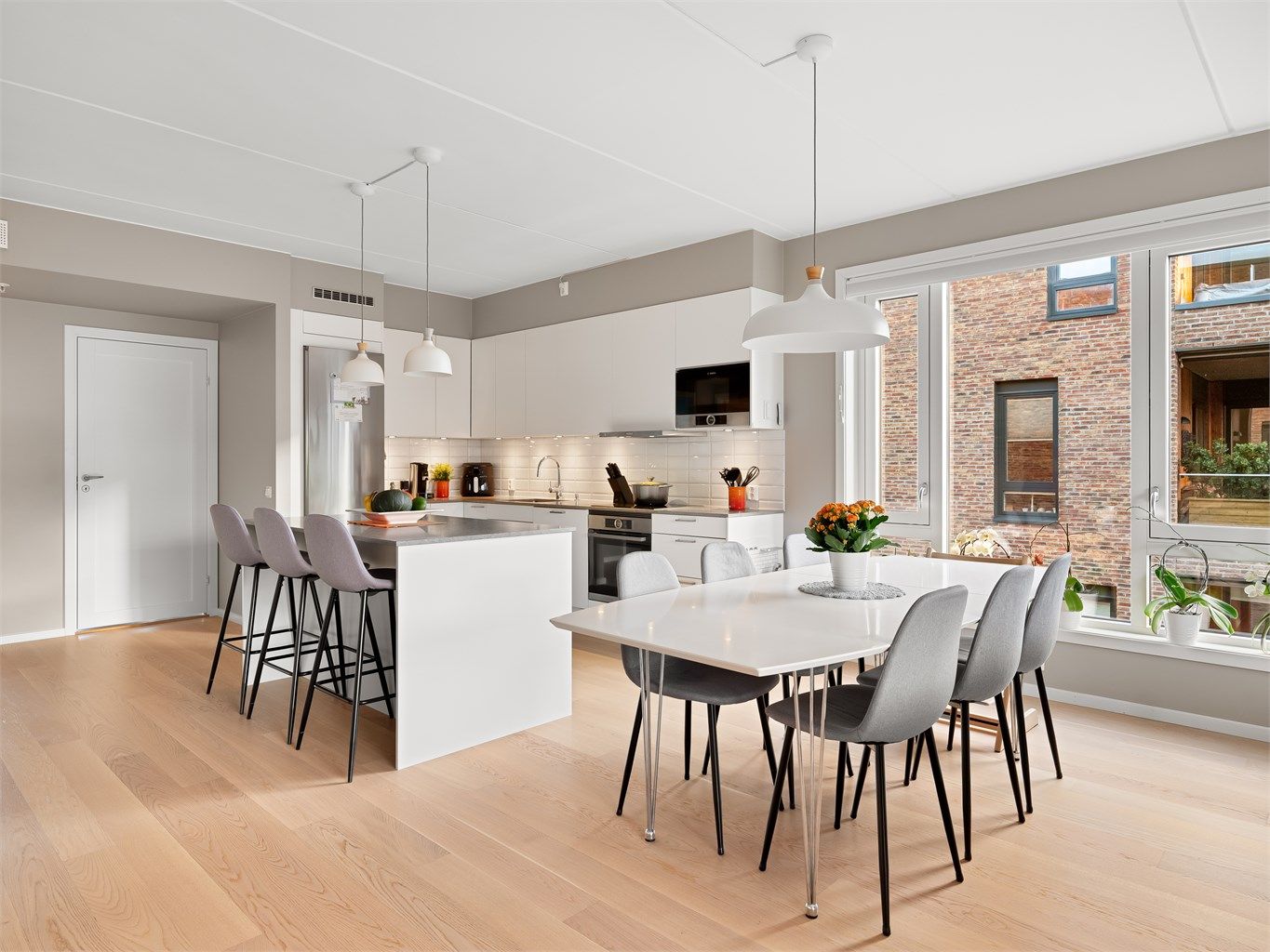 Plisségardiner på alle vinduer