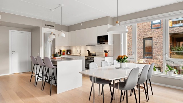 Plisségardiner på alle vinduer