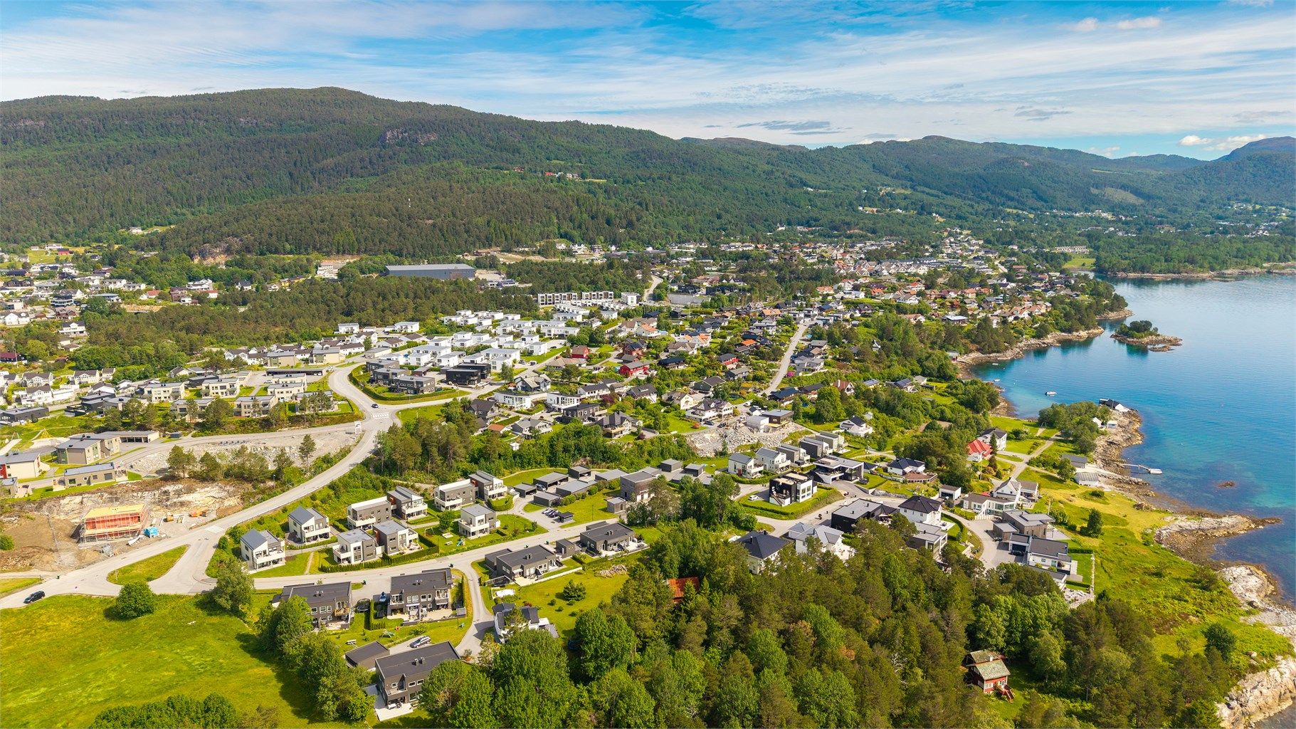 Det er gangavstand til Flisnes barneskole og Gnist Flisnes barnehage.