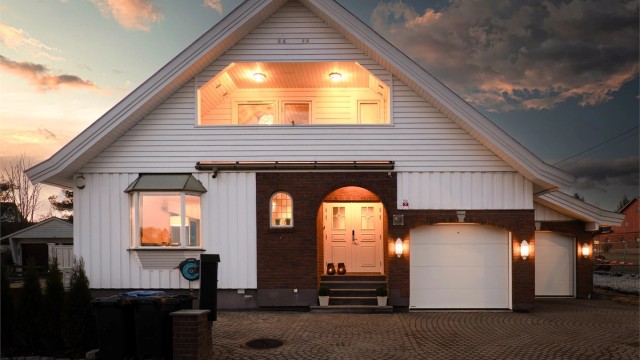 Rundveien 13 presenteres av Raymond Bøhn i Krogsveen.
Fotograf; Kristoffer Kristiansen.