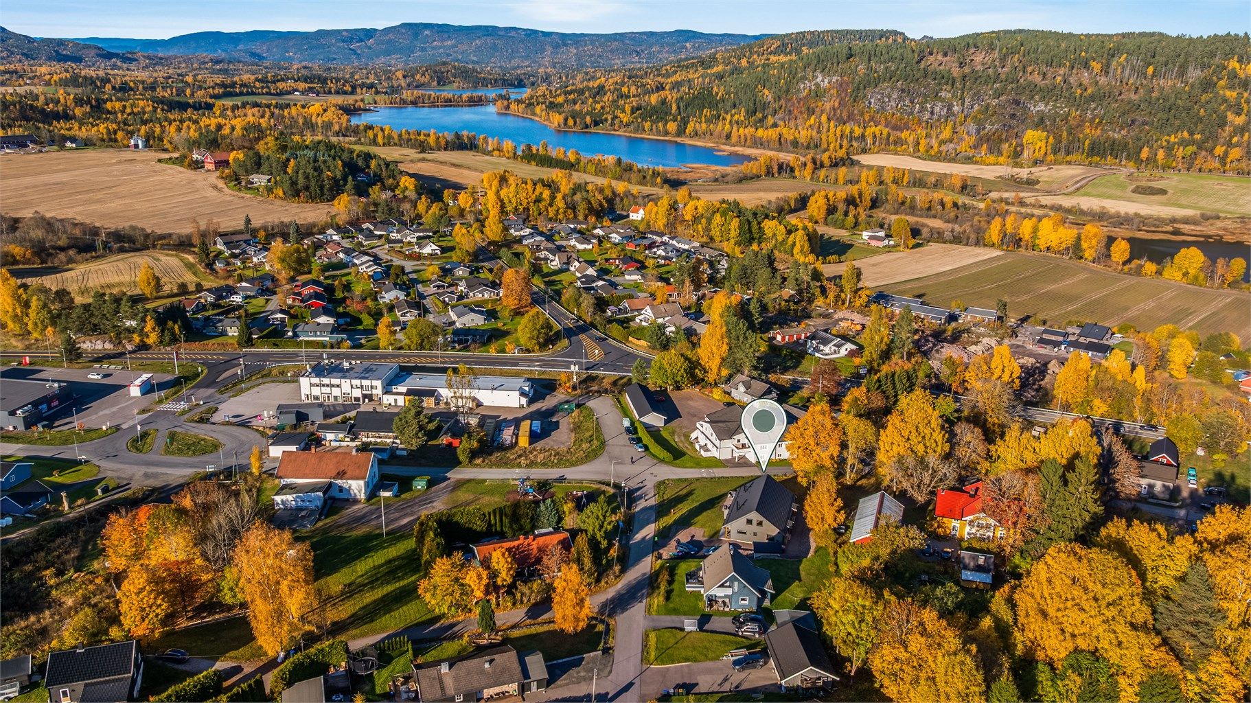  Hverdagslogistikken er enkel og oversiktlig, med kort gangavstand til dagligvarebutikken Spar Sundbyfoss, hvor det også finnes hurtiglader for elbil. 