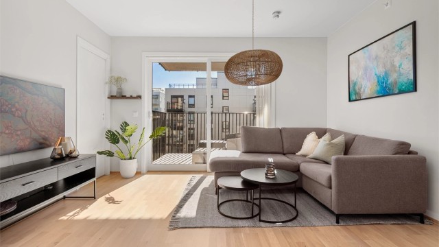 Stue med plass til sofagruppe med tilhørende salongbord.