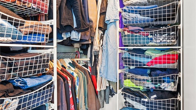 I tilknytning til hovedsoverommet ligger et praktisk walk-in closet.